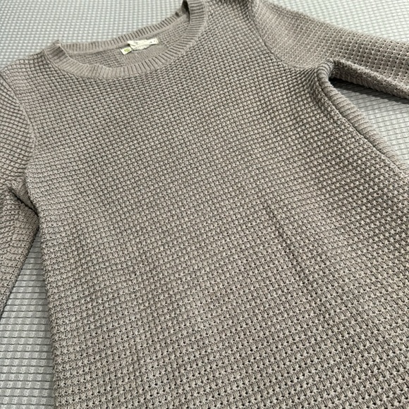 AKINI oversized, long, tan waffle knit sweater with side zippers. Size M. - Picture 2 of 4